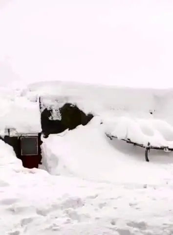 ببینید | خانه‌های این روستا در برف کاملا دفن شدند!