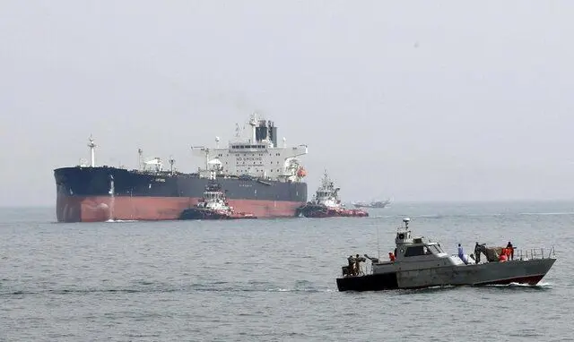 شناور خارجی حامل سوخت قاچاق در خلیج‌فارس توقیف شد