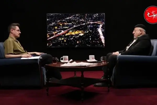 تیزر| گفتگوی ویدئویی محمد جواد حق شناس با اعتمادآنلاین: بعد از جنگ نقش مردم به شدت پررنگ شد.