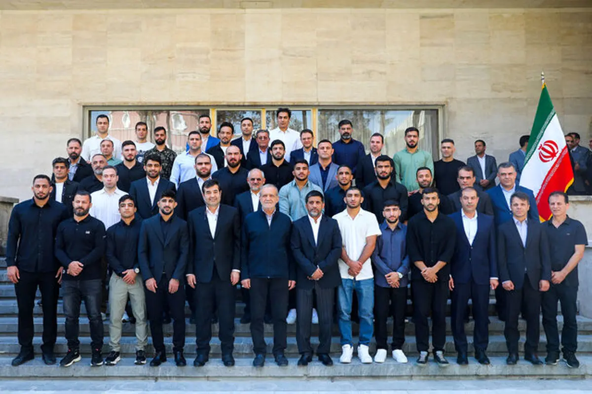 تجلیل رییس‌جمهور از تیم‌های ملی کشتی