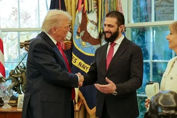 حضور احمد الشرع در کاخ سفید با پادرمیانی عربستان صورت گرفت؛ پیوستن دمشق به توافق ابراهیم تا حد زیادی وابسته به توافق احتمالی اسرائیل و سوریه درباره آینده بلندی‌های جولان و میانجی‌گری واشنگتن است