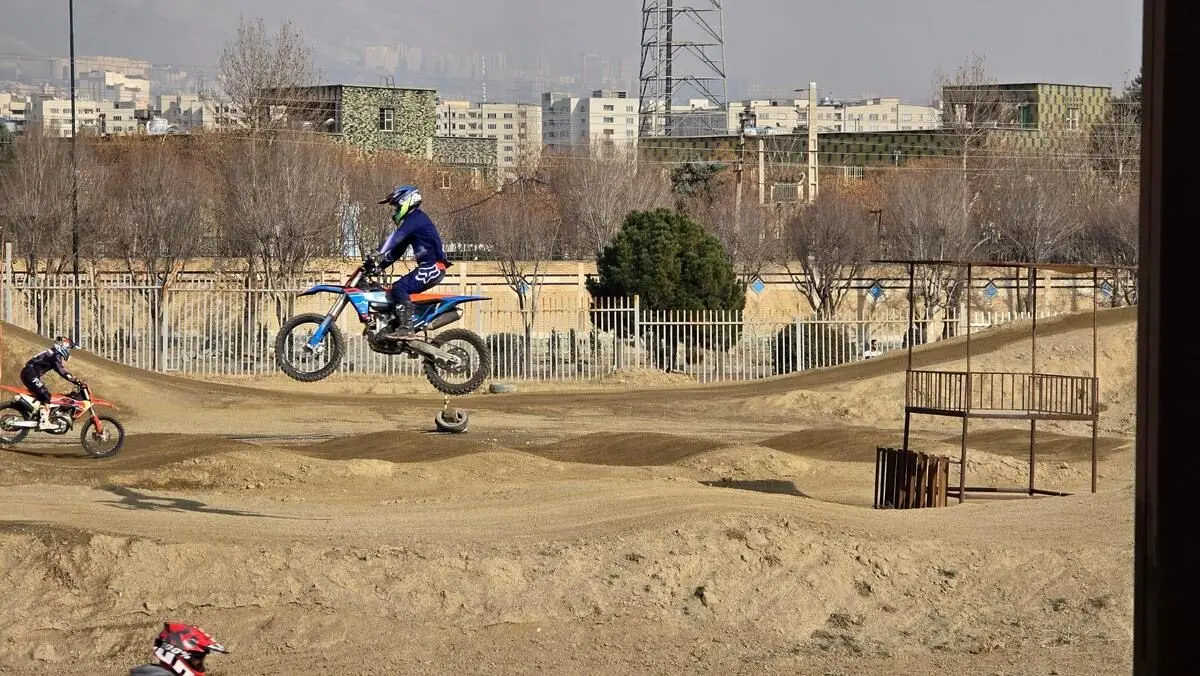 آخرین وضعیت دختر موتورسوار آسیب دیده از زبان سخنگوی فدراسیون اتومبیلرانی