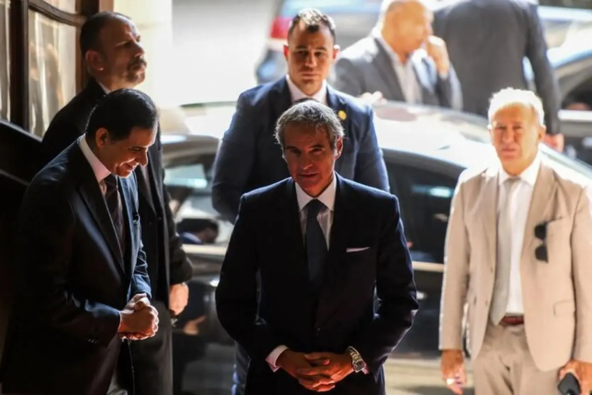 گروسی: خطر عدم اعتمادسازی درباره ایران میتواند به استفاده دوباره از زور منجر شود؛ از طریق دیپلماسی در حال کار هستیم، اگر ایران تصمیم به بازسازی فعالیتهای هستهای خود بگیرد برای آنها غیرممکن نیست/آژانس اجازه رفتن به اسرائیل را ندارد!