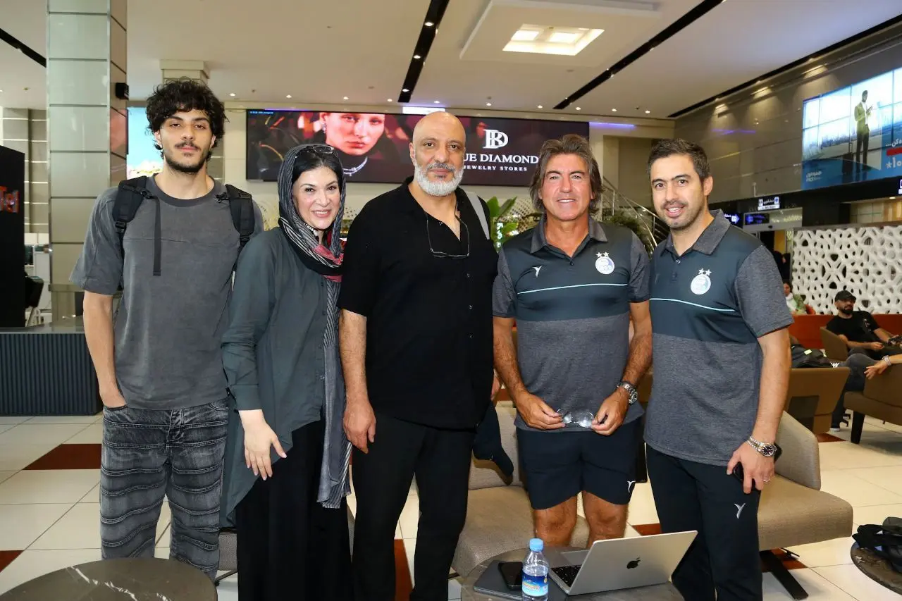 عکس یادگاری امیر جعفری و ریما رامین‌فر با استقلالی‌ها