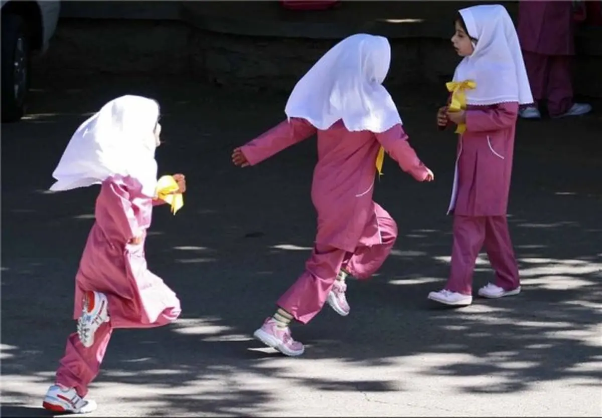 یک مقام فرهنگی آموز‌ش‌وپرورش: علاوه بر لباس فرم باید اقدامات ویژه‌ای‌ برای حجاب دانش‌آموزان شود