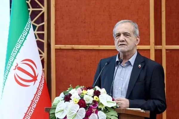 پزشکیان: در موضوع بنزین، برخی گلایه کردند که چرا افزایش قیمت می‌دهید، من گفتم بحث ما اجرای عدالت است