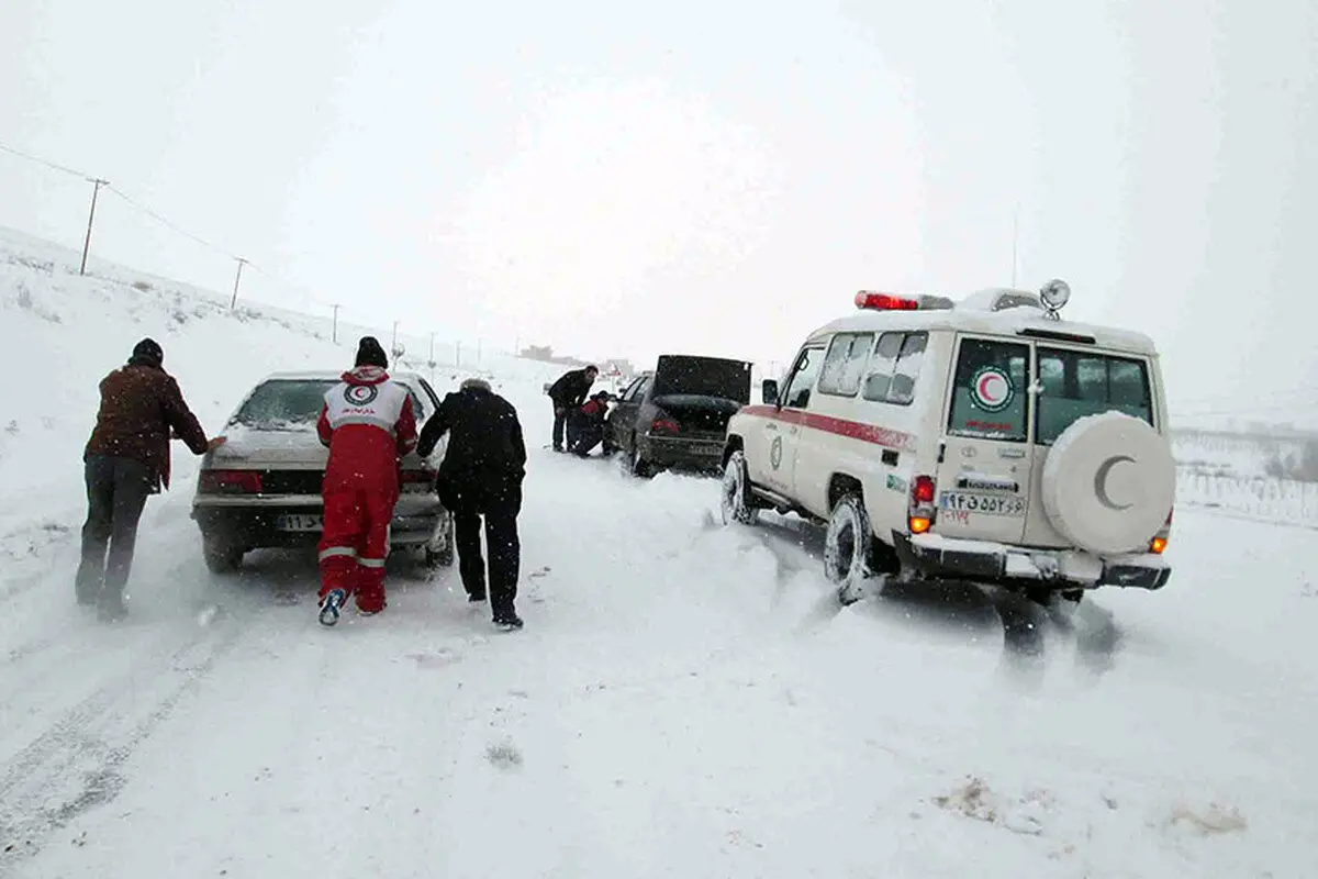 بارش برف و باران در جاده‌های ۱۷ استان کشور/ هشدار به رانندگان