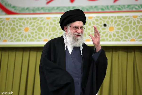 جایگاه پیکر رهبر انقلاب در مصلی تهران برای وداع مردم +‌ عکس