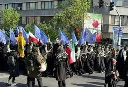 تصاویری از رزمایش دختران جان فدا / موتورسواری با اسلحه صورتی + عکس