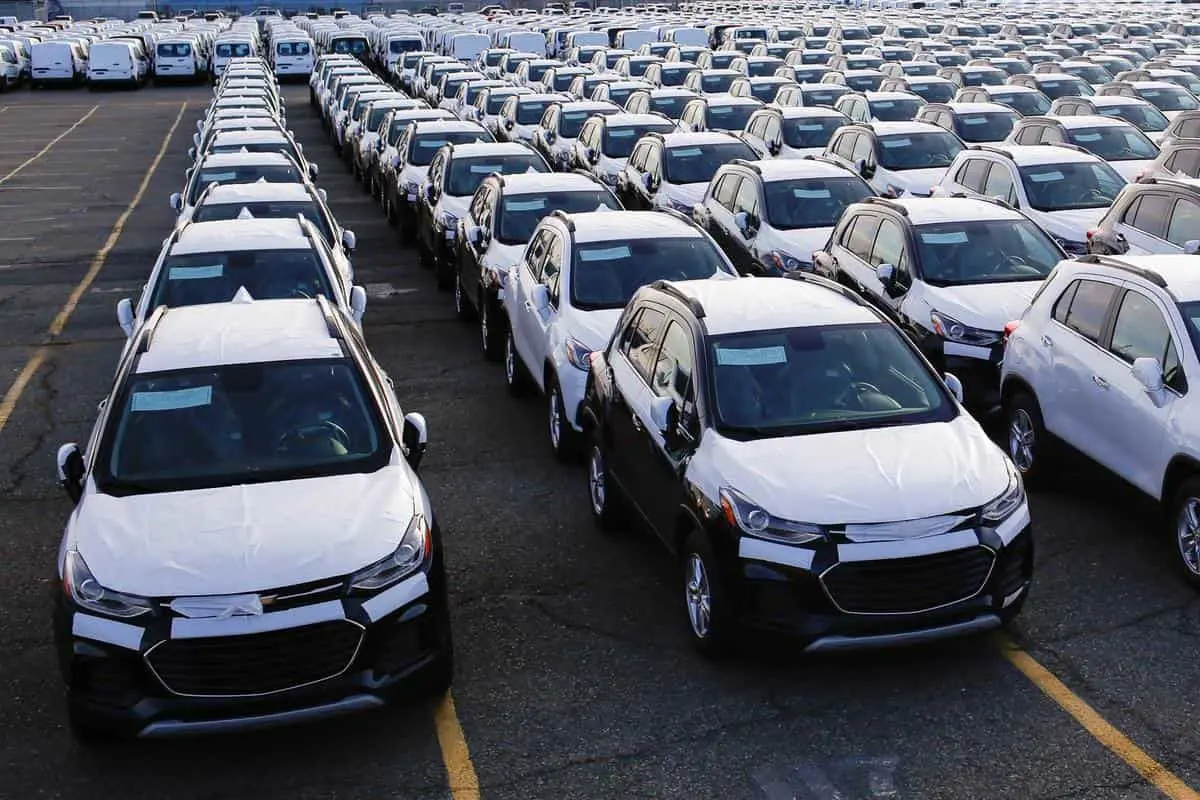 واردات 200 هزار خودرو تا سه ماهه اول سال 1402/ تحویل خودرو به خریداران سه تا 6ماه بعد از خرید