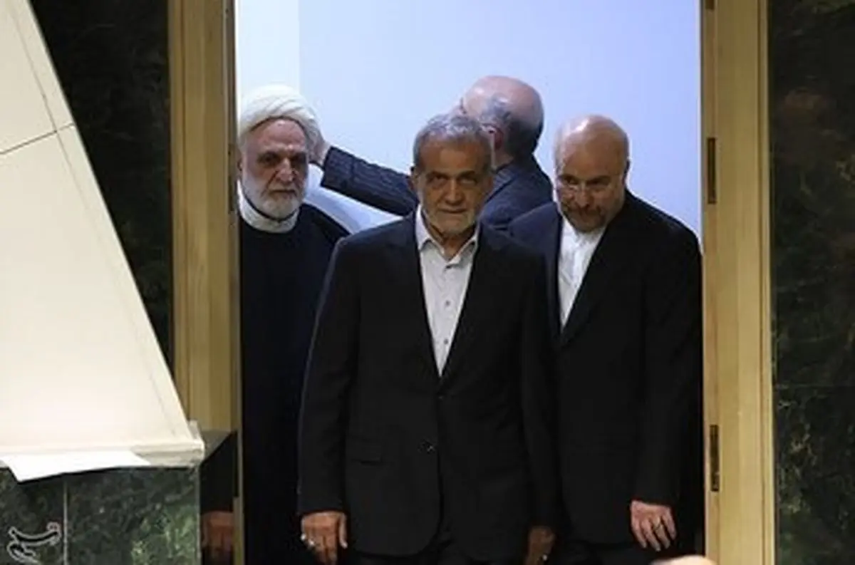 رئیس‌جمهور به بهارستان رفت؛ آغاز جلسه غیرعلنی مجلس با حضور پزشکیان