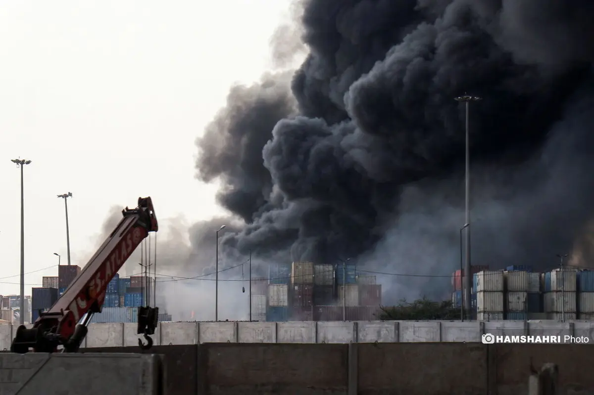 آتش‌سوزی در بندر شهیدرجایی بندرعباس خاموش شد؛ آغاز عملیات لکه‌گیری