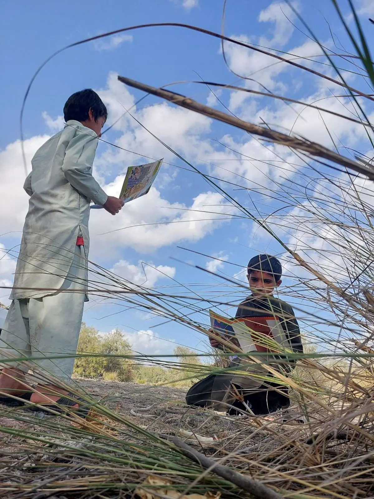 آقایان ببینید! بچه‌های مردم در سیستان و بلوچستان در این بیغوله‌ها درس می‌خوانند+ تصویر