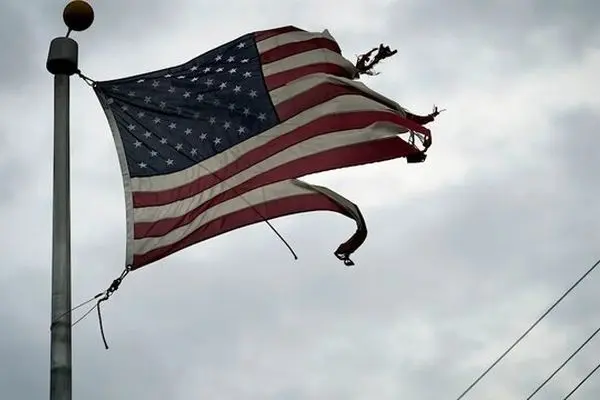 برخورد دو کشتی نیروی دریایی آمریکا هنگام سوخت‌گیری