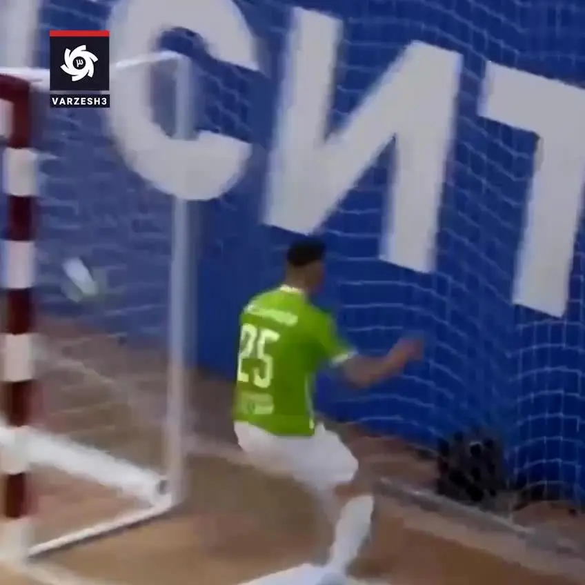 ببینید| یک بازیکن فوتسال وسط بازی نابینا شد