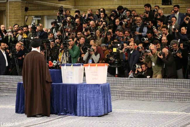 تصاویری از خیل خبرنگاران در حسینیه امام خمینی در حضور رهبر انقلاب