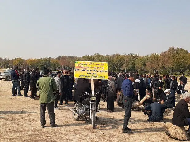 اعتراض شدید‌اللحن روزنامه اصلاح‌طلب به کشاورزان اصفهانی؛ گیرم جلوی با مذاکره جلوی دشمن را گرفتیم با دوست که دشمنی می‌کند چه کنیم؟