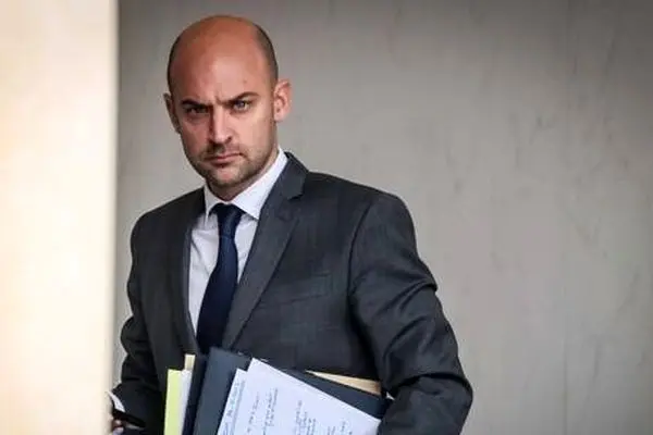 نخست وزیر فرانسه: شاید کی‌یف هرگز نتواند وام اتحادیه اروپا را که بر اساس دارایی‌های مسدود شده روسیه گرفته شده بازپرداخت کند