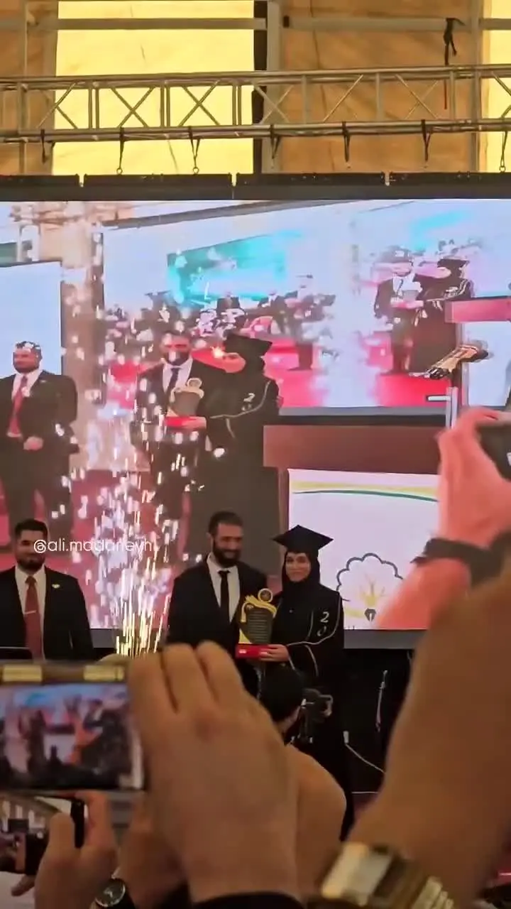 ببینید| جولانی به همسرش مدرک دانشگاهی داد!