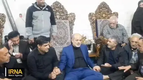 ببینید| دیدار وزیر کشور با خانواده‌ای که  ۸ عضو خود را در حادثه تروریستی کرمان از دست دادند