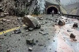 تصویری عجیب از تونلی در جاده چالوس پس از سیل