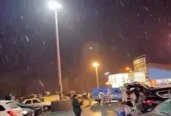 ببینید| بارش برف در جاده چالوس، محدوده تونل کندوان