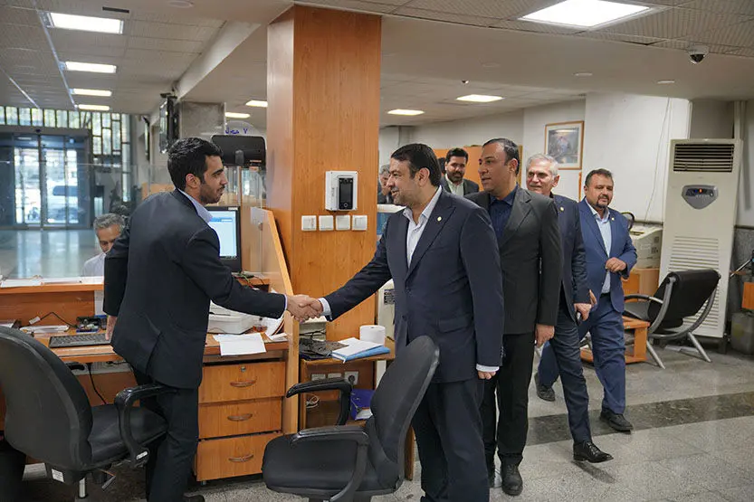 شعبه،بانك،مشتريان،خدمت