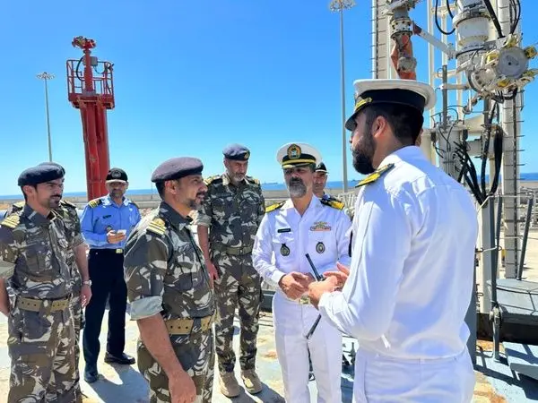 ناوگروه ۸۶ نیروی دریایی ارتش در عمان پهلو گرفت