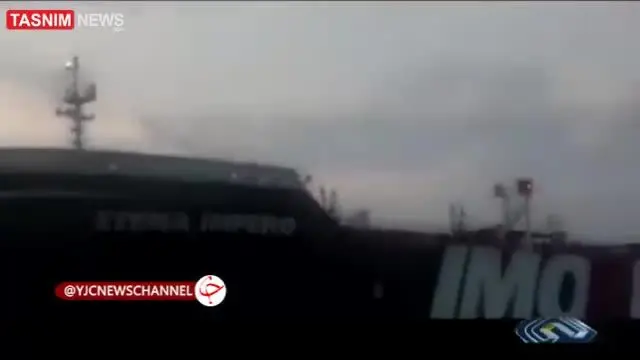 قدرت ایران را ببینید/ اولین تصاویر از توقیف دو نفتکش یونانی در خلیج فارس+ ویدئو