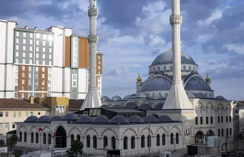 این مسجد در ترکیه قبل از نماز برای نمازگزاران کلاس ورزش برگزار می‌کند+عکس