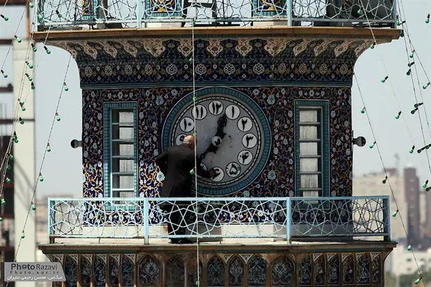 تصویر | ساعت حرم امام رضا (ع) که به سفارش مظفرالدین شاه در انگلستان ساخته شد