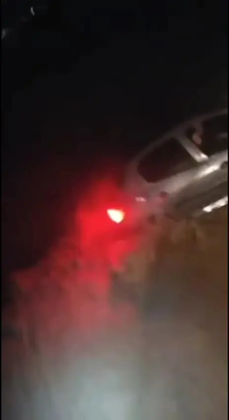 ببینید | فقط یک متر با مرگ فاصله دارند! تصاویر نفسگیر از نجات سرنشینان خودرو در سیل طبس با تلاش امدادگران هلال احمر