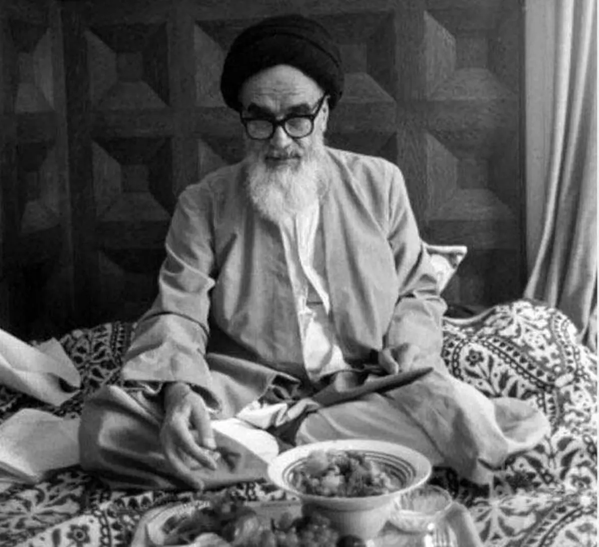 حال روحی و جسمی امام خمینی شب قبل از صدور حکم اعدام سلمان رشدی چطور بود؟