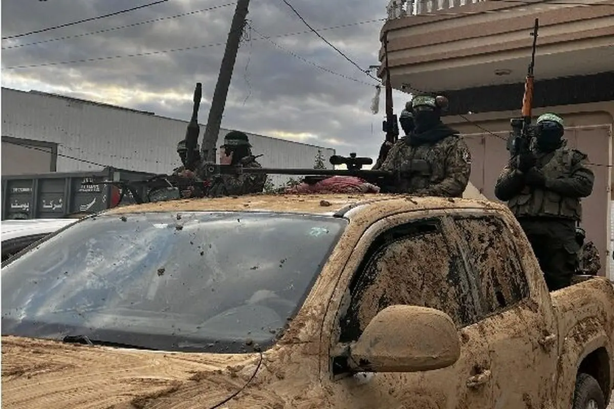 هدیه معنادار نیروهای مقاومت به اسیر اسراییلی؛  ساعتی شنی که روی آن نوشته «زمان در حال اتمام است»+ عکس