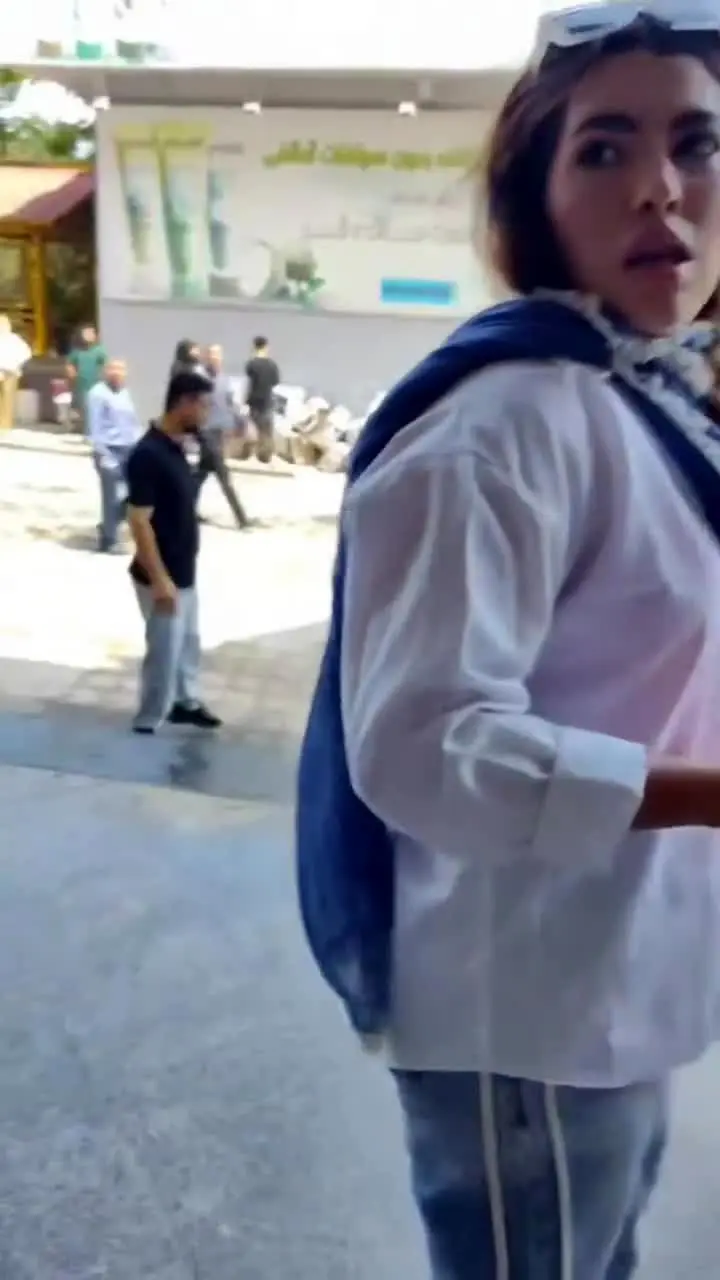 ببینید | لحظات اضطراب آور تخلیه تعدادی از فروشگاه های مجتمع ونوس منطقه آزاد انزلی