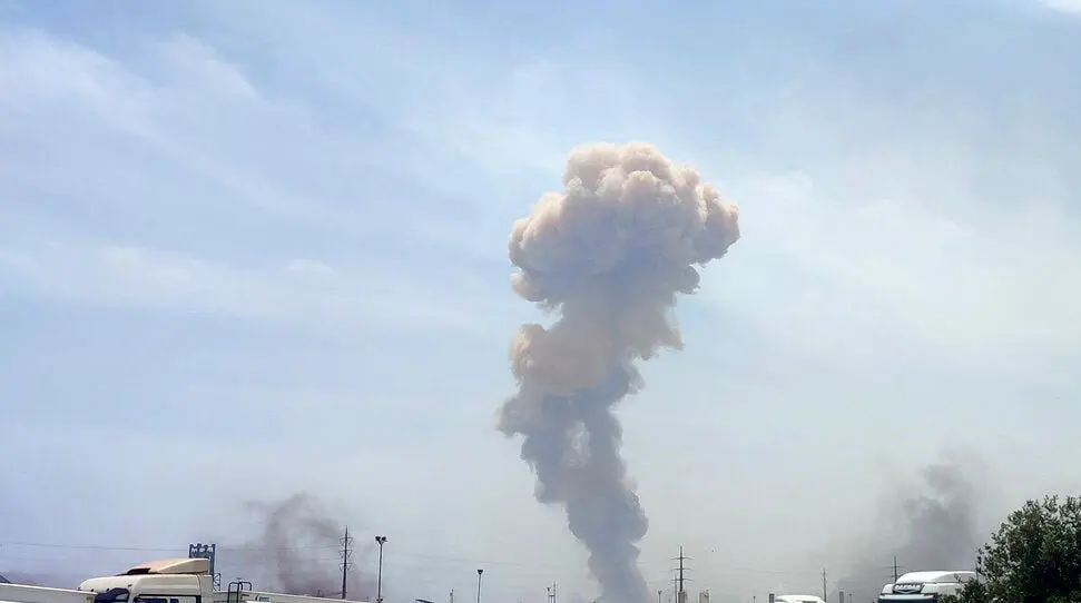 دستورالعمل ۱۲ مرحله‌ای هنگام حملات هوایی یا انفجارهای ناگهانی / هرگز به سمت خروجی ساختمان یا خیابان فرار نکنید