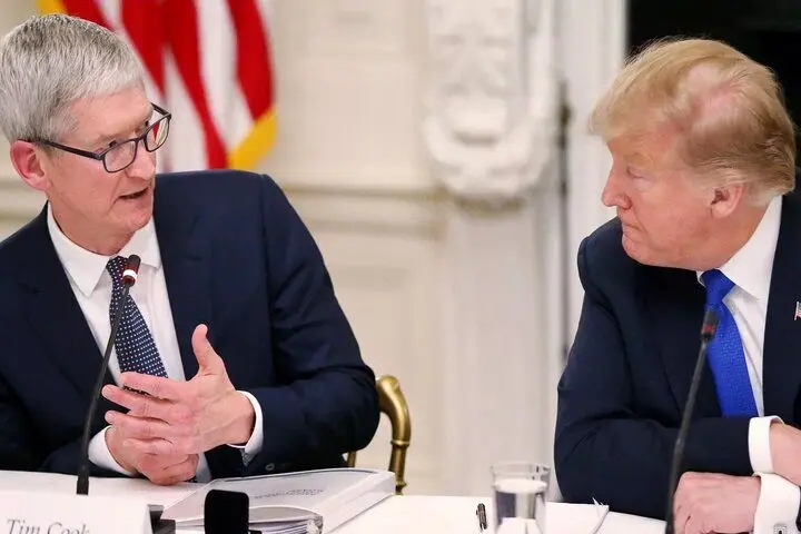 هدیه ویژه مدیرعامل اپل به ترامپ از جنس طلای ۲۴ عیار!