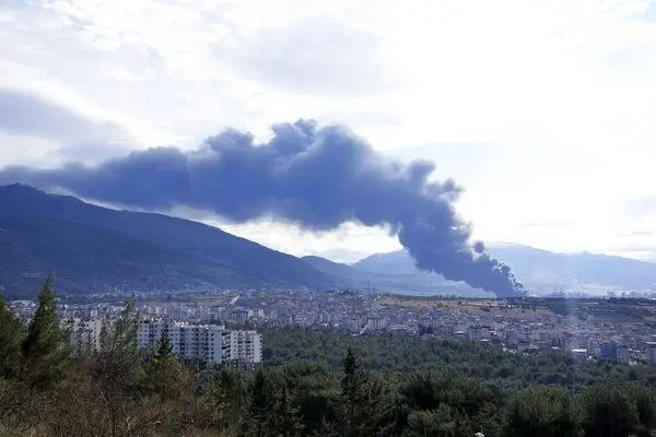 مهار آتش‌سوزی کانتینرهای بندر اسکندرون ترکیه