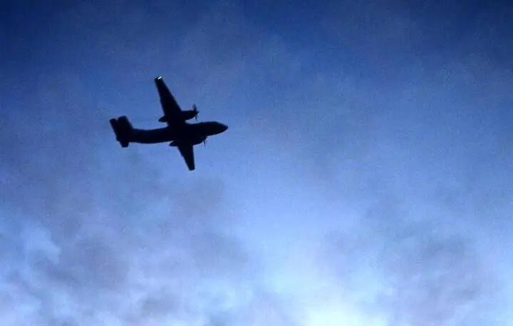 سقوط یک هواپیمای اماراتی در دریا + عکس