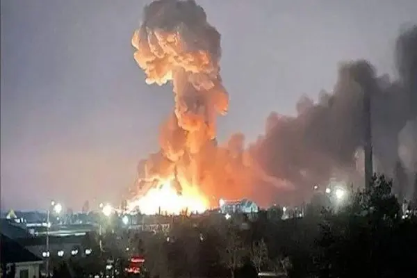 حمله اوکراین به پالایشگاه نفت روسیه/  سامانه‌های پدافند هوایی روسیه ۲۵ پهپاد اوکراینی را سرنگون کردند