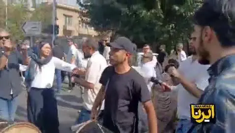 ببینید | سنج و دمام زنی محسن شریفیان در مراسم تشییع پیکر ناصر تقوایی