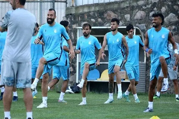 ۴ بازیکن استقلال از حضور در تمرین منع شدند
