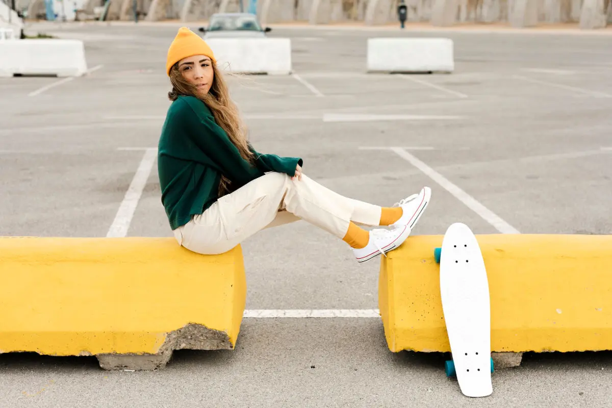 چرا کتونی ونس سفید بهترین انتخاب برای استایل روزمره است؟
