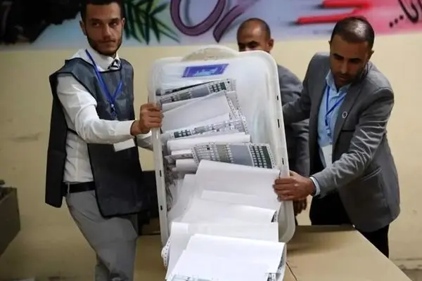 کمیساریای انتخابات عراق: نتایج اولیه شمارش آرا ساعت ۱۸ به وقت بغداد اعلام می‌شود/ تعداد شرکت‌کنندگان از ۱۲ میلیون نفر گذشت