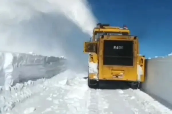 ببینید | ارتفاع برف در «گله بادوش» الیگودرز به حدود ۲ متر رسید