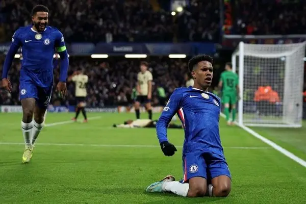 نتایج بازی های سه شنبه شب لیگ قهرمانان؛ از شکست سنگین بارسلونا تا باخت منچسترسیتی