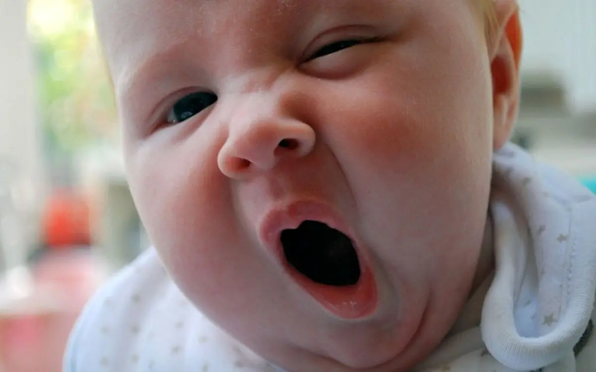 چرا خمیازه مسری است؟