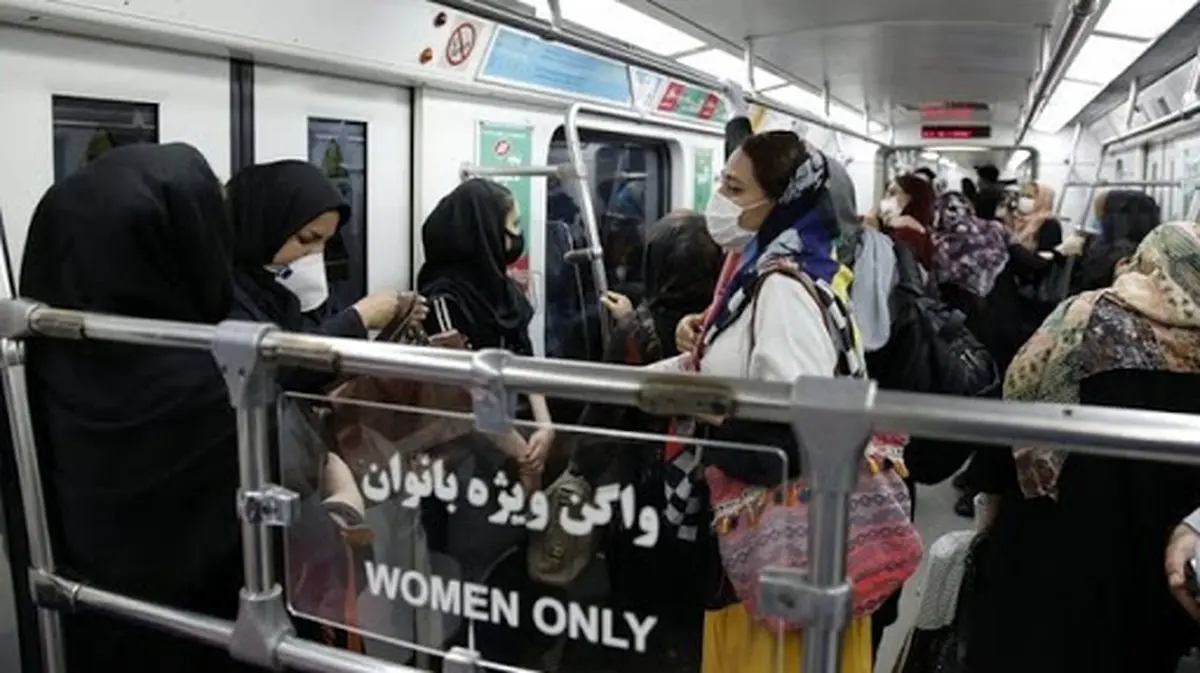 این آقا فکر می‌کند «یوسف» است و زنان حاضر در متروی تهران «زلیخا»!