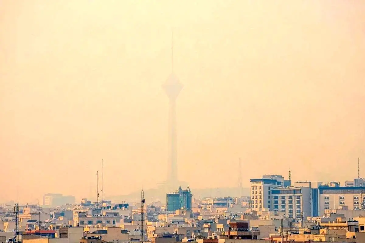 میانگین کیفیت هوای تهران ۱۵۱ و در شرایط ناسالم برای همه قرار گرفت/ هوای ۲۲ ایستگاه در وضعیت قرمز