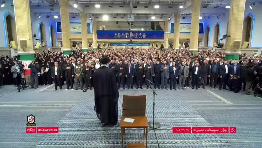 ببینید| ورود رهبر انقلاب به حسینیه امام خمینی(ره) و آغاز مراسم بزرگداشت شهید رئیسی